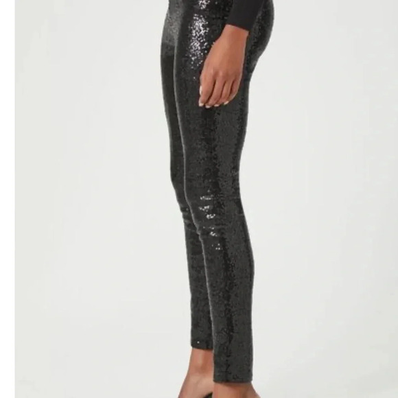 FOREVER 21 Black sequined pants - BNWT
Size large 
Shiny! - Picture 3 of 9
